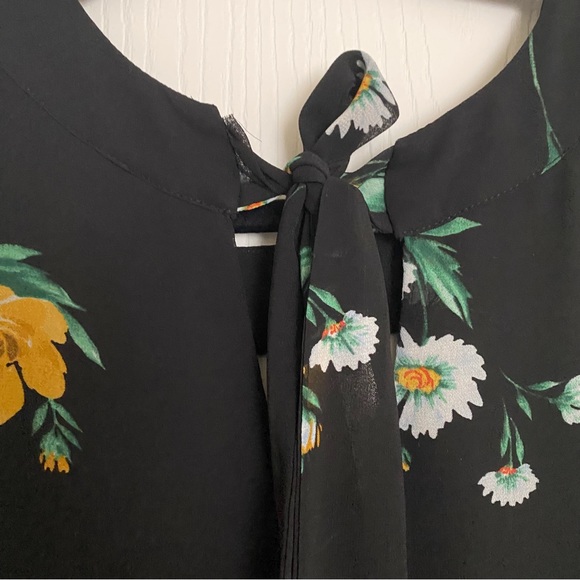 TORRID deep v front and back floral top - Picture 3 of 6